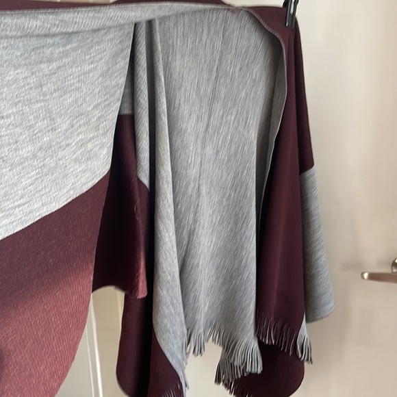 Large wrap Bordeaux gray with small fringe on the side - Picture 4 of 7